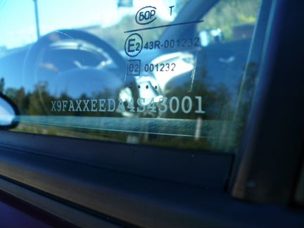Противоугонная маркировка стекол автомобиля