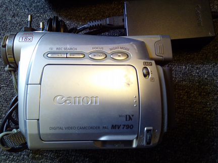 Видеокамера Canon MV790