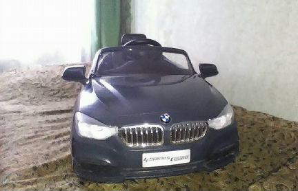 Машина BMW с зарядкой