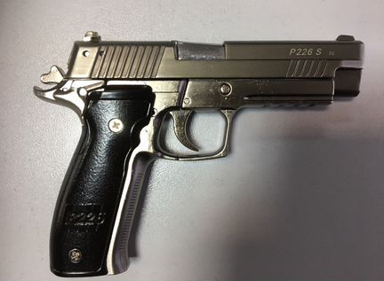 Макет пистолета Sig Sauer P226 1:2.05