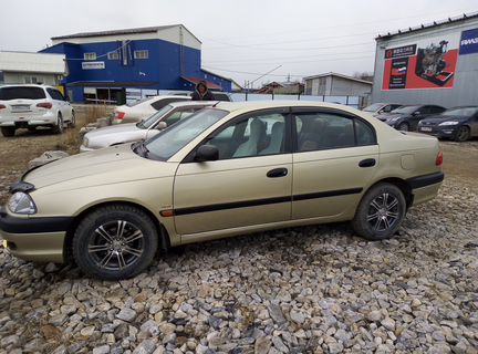 Toyota Avensis 1.6 МТ, 2002, седан