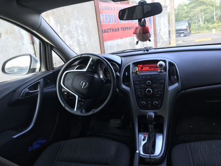 Opel Astra 1.4 AT, 2012, седан
