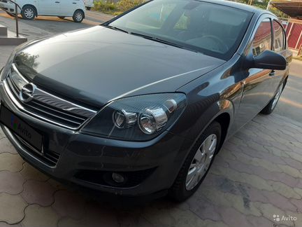 Opel Astra 1.8 МТ, 2012, седан
