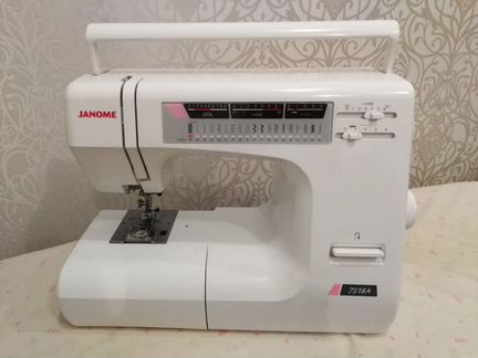 Продам швейную машину Janome 7518A