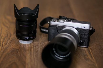 Беззеркальная камера Fujifilm X-E1 с объективами