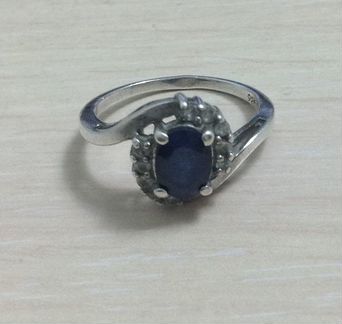 Кольцо серебряное с камнем