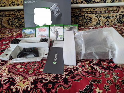 Xbox One X 1TB 1 геймпад+игры