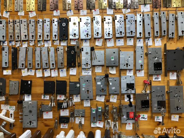 Замок дверной