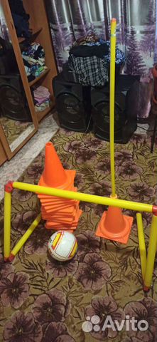 Мячи, фишки - набор для детской школы футбола