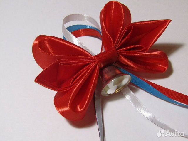 Брошь, бутоньерка выпускнику с колокольчиком