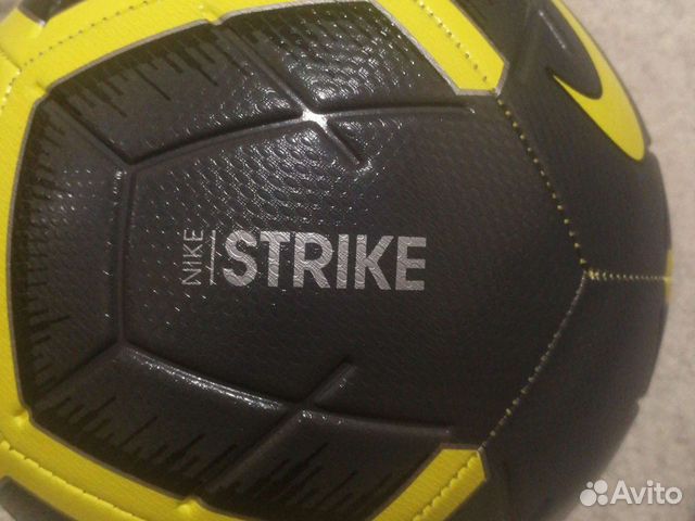 Футбольный мяч nike strike