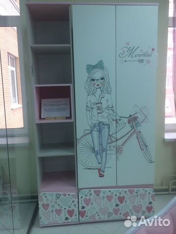 Шкаф и стеллаж для девочки