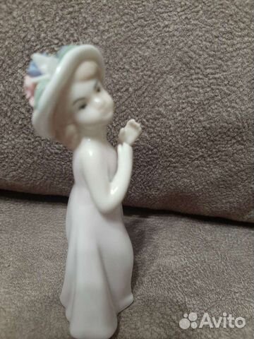 Статуэтка дама в шляпе, Италия