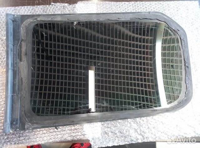 Стекло собачника Toyota Probox левое