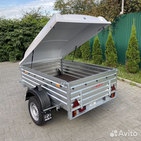 Легковой прицеп маленький с крышкой