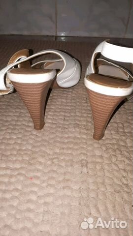 Босоножки 38р кожа белые почти новые Босоножки 38р кожа белые почти новые
