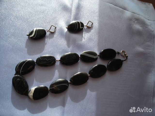 Колье и серьги из черно-голубого агата