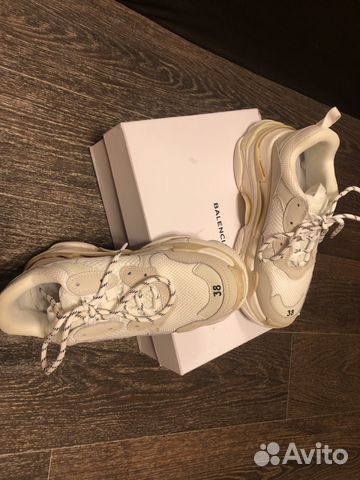 Кроссовки Balenciaga Triple S белые Кроссовки Balenciaga Triple S белые