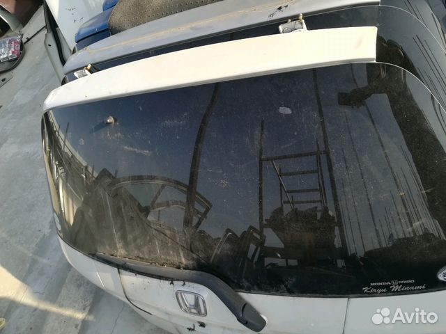 Заднее стекло в крышку багажника на Honda Fit GD1
