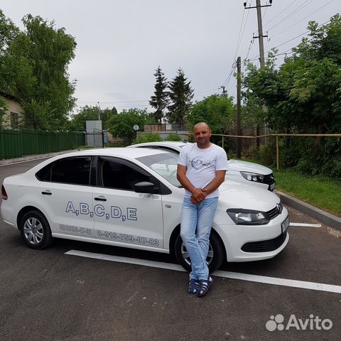 Инструктор по вождению автомобиля