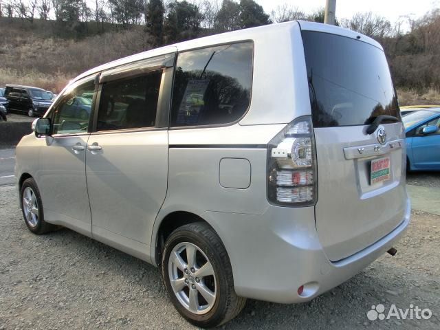 Toyota Noah 2.0 AT, 2010, 64 000 км