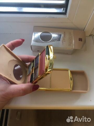 Косметический набор: тени, пудра, румяна, кисточки Косметический набор: тени, пудра, румяна, кисточки