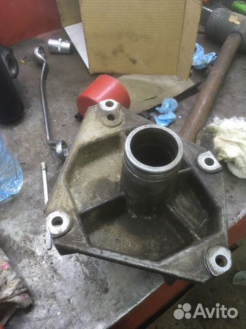 Кронштейн промежуточного вала Range Rover Vogue 3 Кронштейн промежуточного вала Range Rover Vogue 3