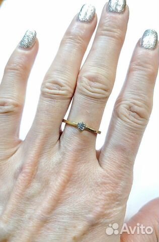 Золотое кольцо с природным бриллиантом Золотое кольцо с природным бриллиантом