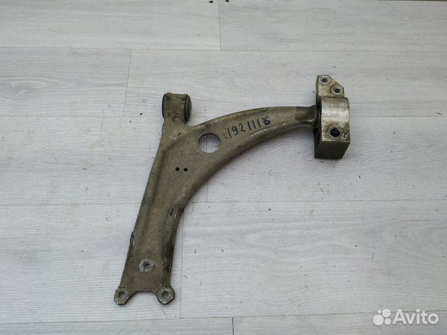 Рычаг передний правый 3C0407151E VW Passat (B6) 20 Рычаг передний правый 3C0407151E VW Passat (B6) 20