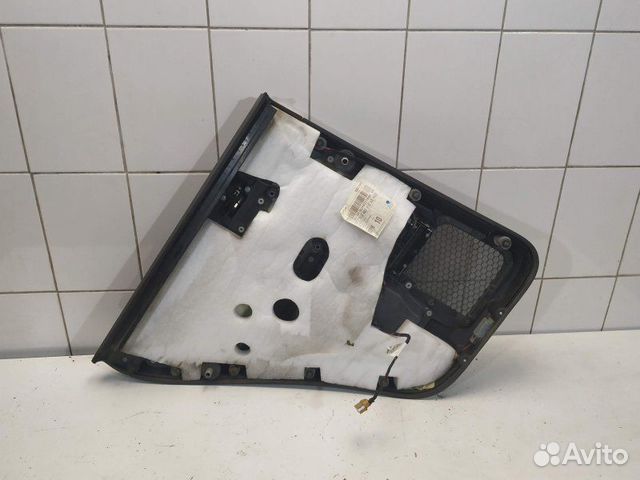 Обшивка задняя правая 7L6867212AG VW Touareg 2002 Обшивка задняя правая 7L6867212AG VW Touareg 2002
