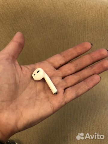 Правый наушник AirPods Правый наушник AirPods
