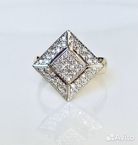 Золотое кольцо с бриллиантами Золотое кольцо с бриллиантами