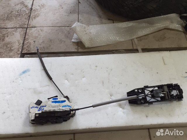 Замок двери задний правый Skoda Fabia Шкода Фабия