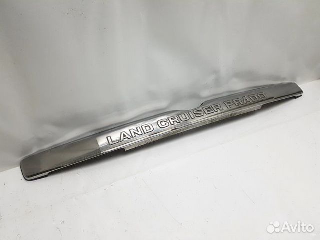 Накладка крышки багажника Toyota Land Cruiser Накладка крышки багажника Toyota Land Cruiser
