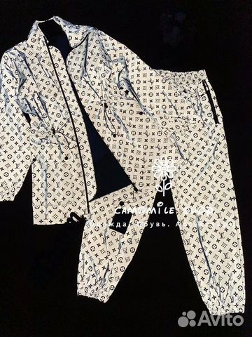 Непромокаемый костюм Louis Vuitton (42/44; 46/48) Непромокаемый костюм Louis Vuitton (42/44; 46/48)