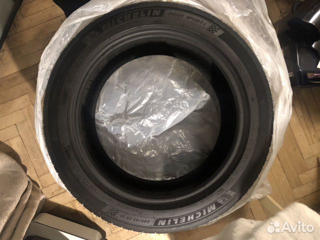 Michelin Pilot Sport 4 R17 245/45 Michelin Pilot Sport 4 R17 245/45