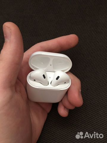 Наушники AirPods 2-го поколения Наушники AirPods 2-го поколения