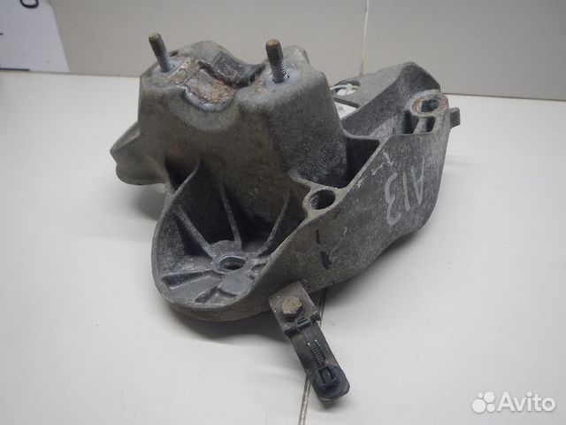 Кронштейн двигателя правый Audi Allroad quattro