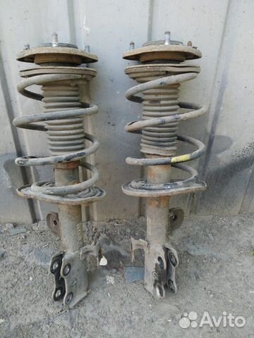 Амортизатор левый Toyota Corolla 150 06-12г