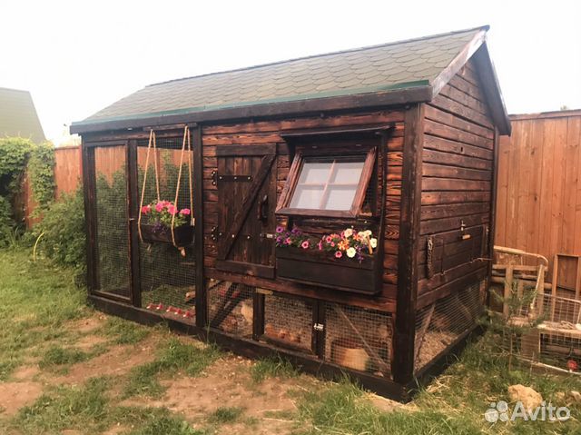 Зимний курятник из обоженного и дерева со состарив