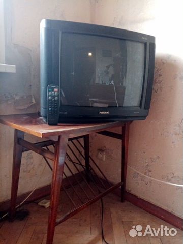 Телевизор и столик Телевизор и столик