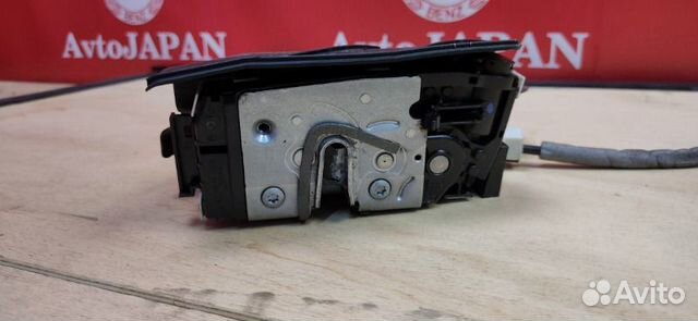 Замок двери задний правый Mercedes W204 W204 C200