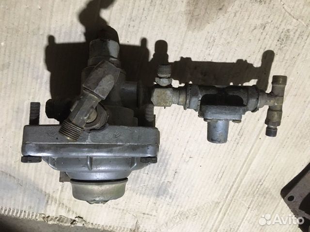 Клапан управления тормозами прицепа