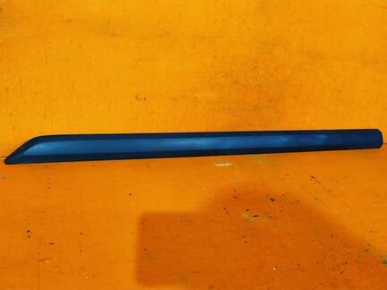 Молдинг двери передний левый Skoda Yeti 1