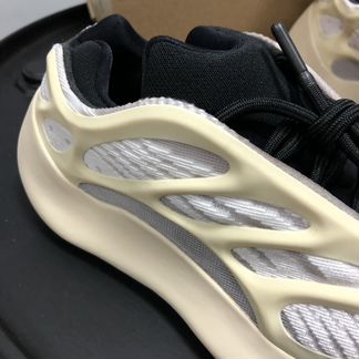 Кроссовки Yeezy Boost 700