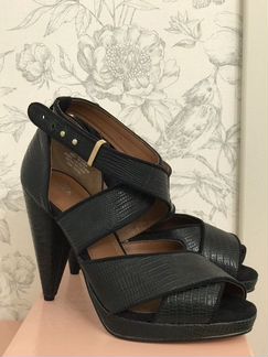 Босоножки на каблуке HM (размер 39). новые