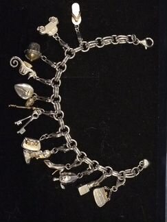 Браслет с подвесками