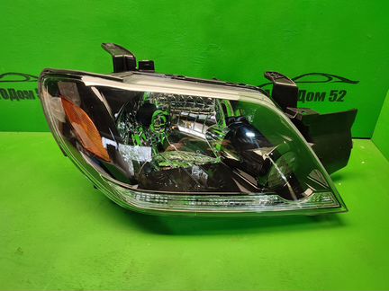 Фара правая Mitsubishi Outlander 1 черный отражат