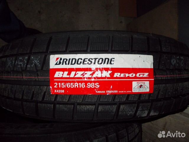 Bridgestone Blizzak Revo GZ 215/65 R16 98S