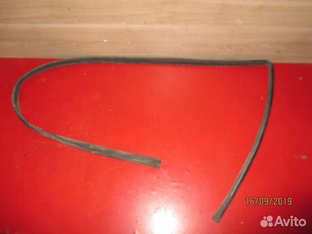 Уплотнитель стекла двери Mercedes Benz W210